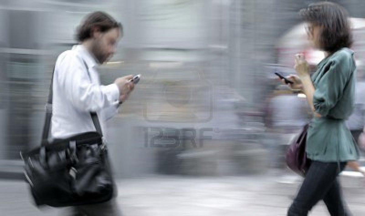 walking-with-phones